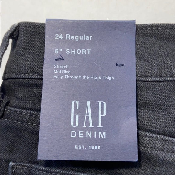 NWT GAP 5” Black Denim Raw Hem Shorts - Picture 3 of 5